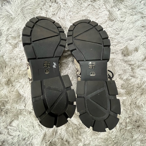 DL snakeskin ankle boot - Picture 3 of 6